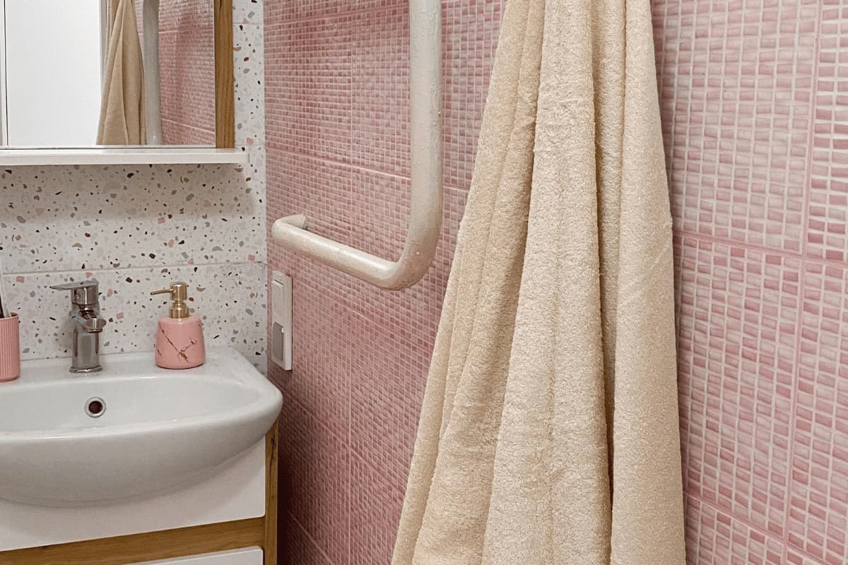 küçük banyo modelleri ve duşakabinli modern banyo tasarımı