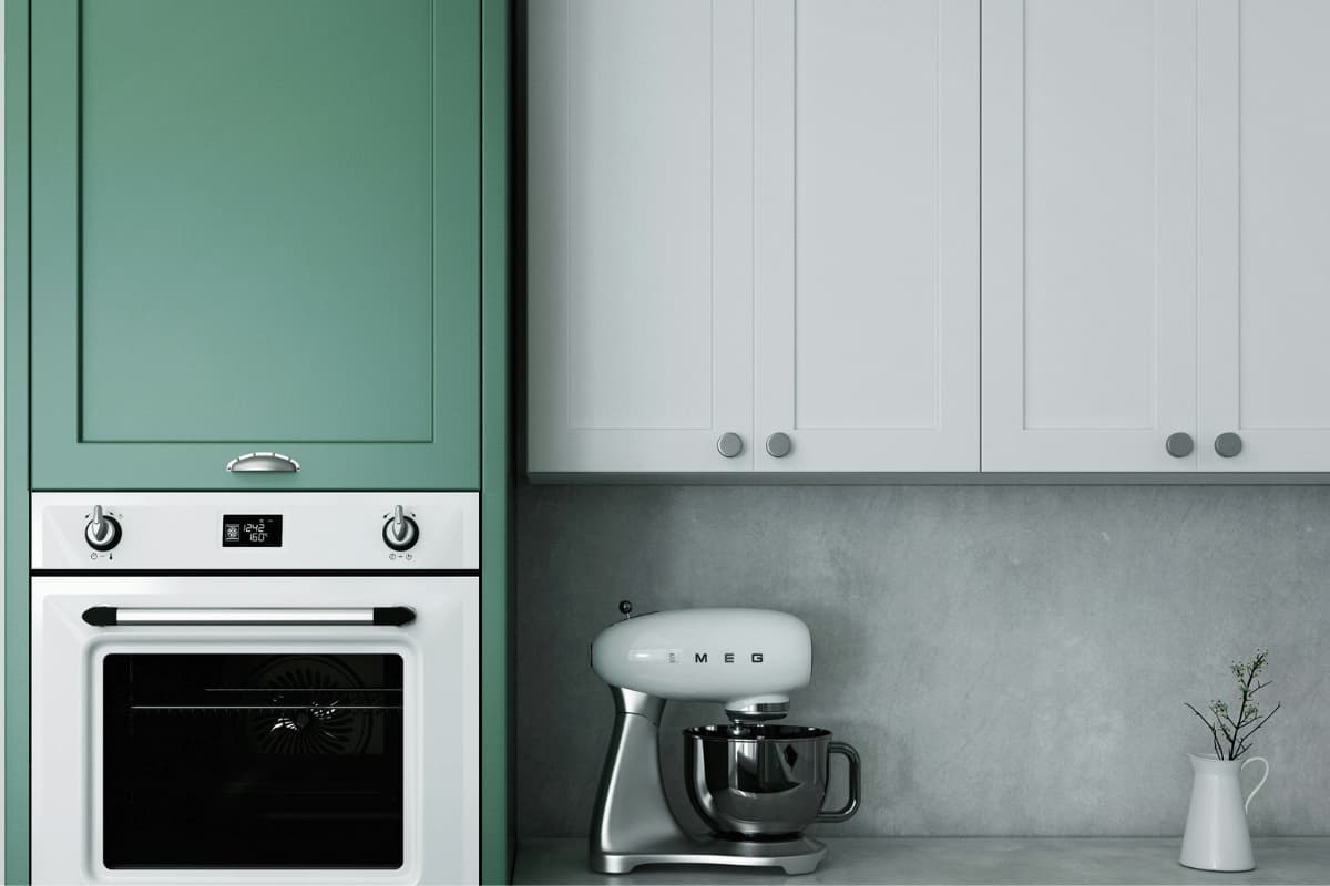 Modern ankastre mutfak dolabı tasarımı ile oluşturulan şık mutfak dekorasyonu