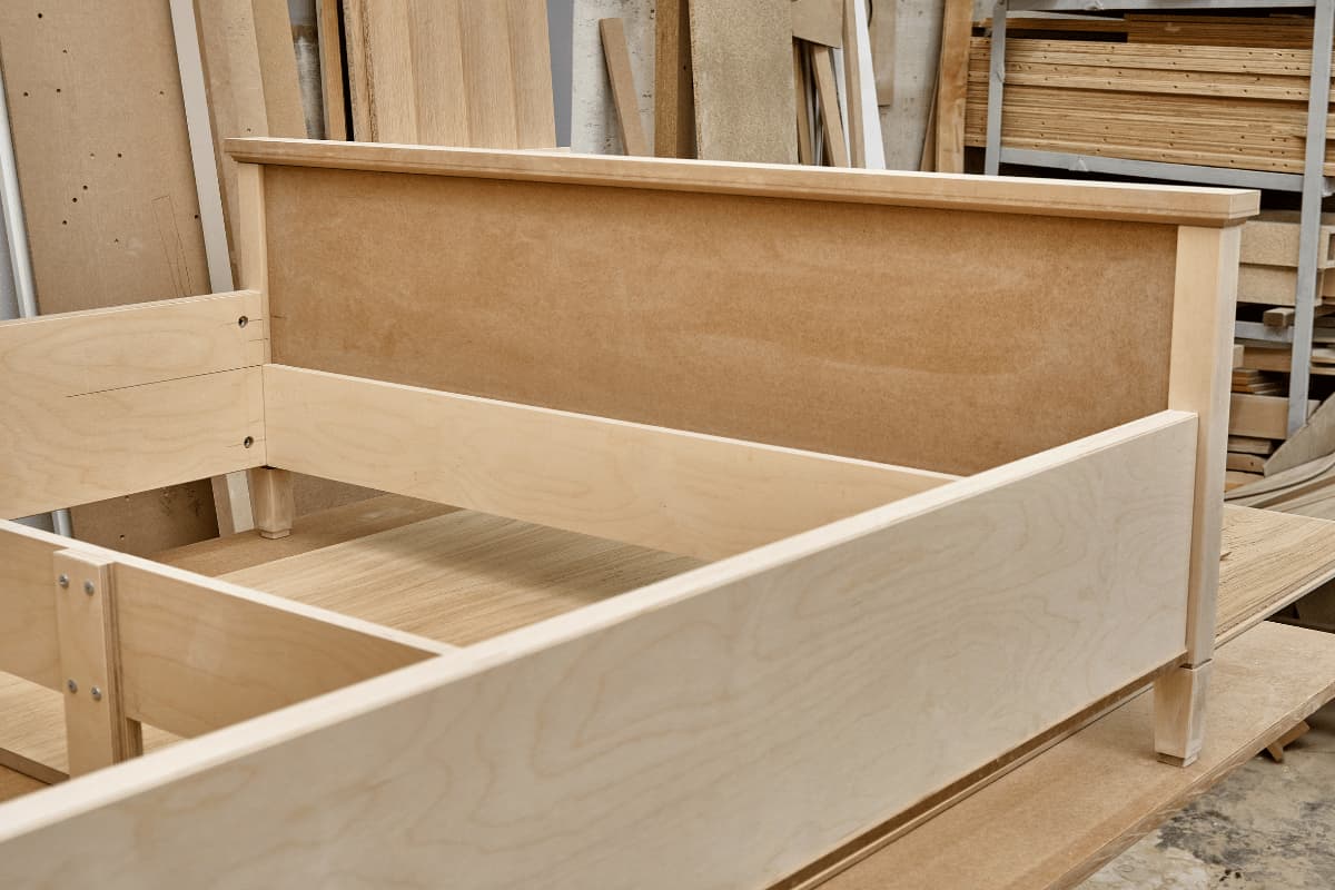 Mersin Marangoz Atölyesinde Çocuk Odası Yatak Üretimi