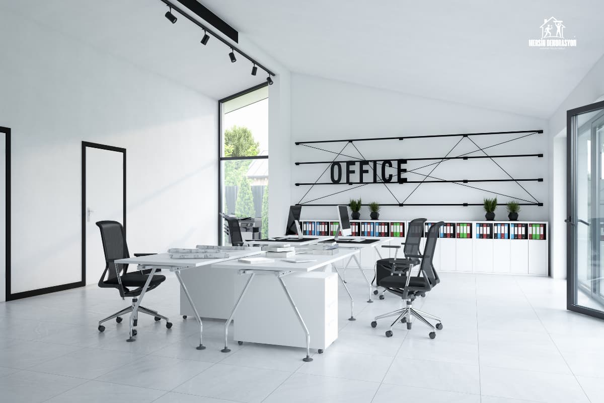 Mersin ofis tadilatı çalışması yapan Mersin Dekorasyon ekibi, modern ticari ofis alanında anahtar teslim ofis yenileme ve dekorasyon uygulaması gerçekleştiriyor.
